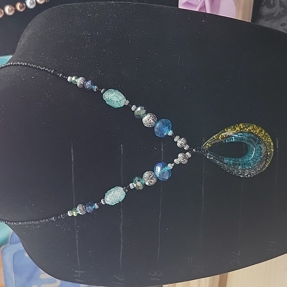 Jewelry - Beautiful Glass Beaded and Pendant Necklace
